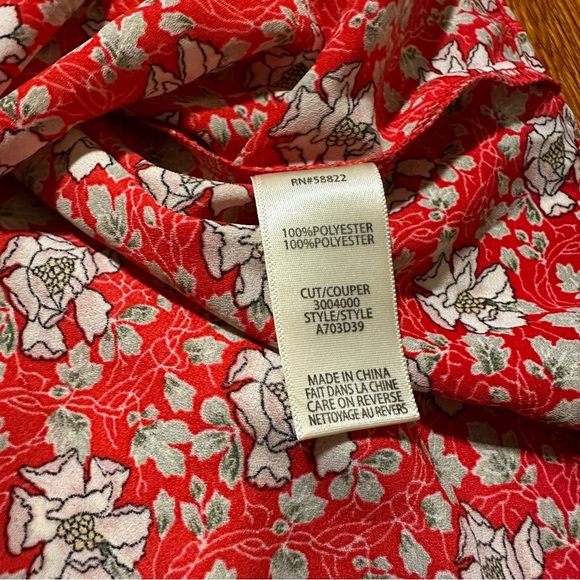 Max Studio floral flutter sleeve top - Picture 4 of 5